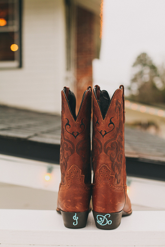 cowboy boots @weddingchicks