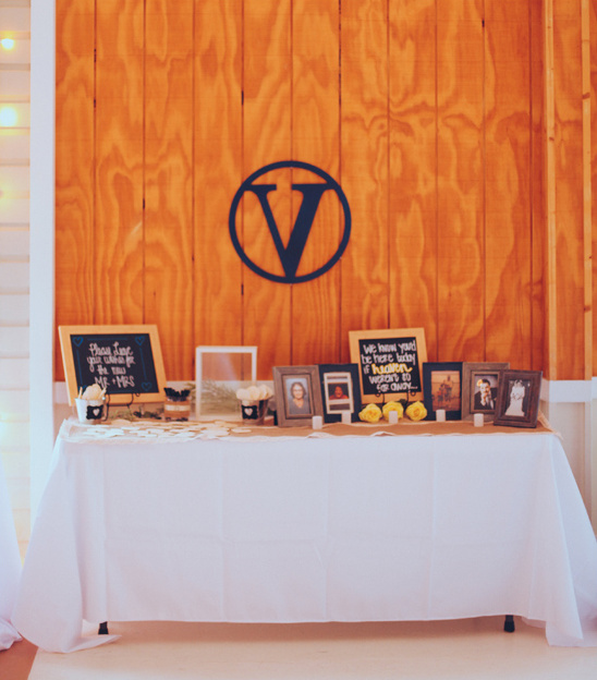 photo display and wedding monogram @weddingchicks