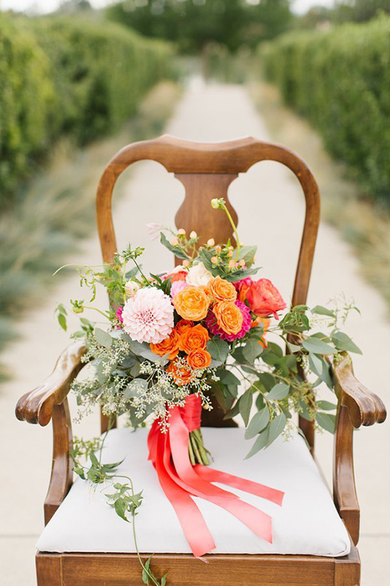 bright orange and pink bouquet @weddingchicks