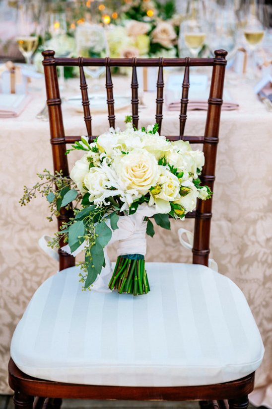 white rose wedding bouquet @weddingchicks