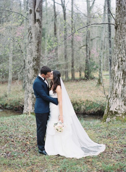 cloudy-but-cute-rustic-wedding