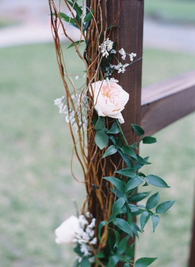 cloudy-but-cute-rustic-wedding