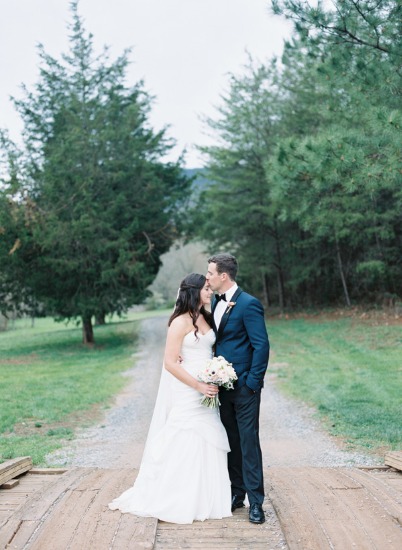 cloudy-but-cute-rustic-wedding