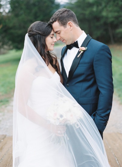 cloudy-but-cute-rustic-wedding