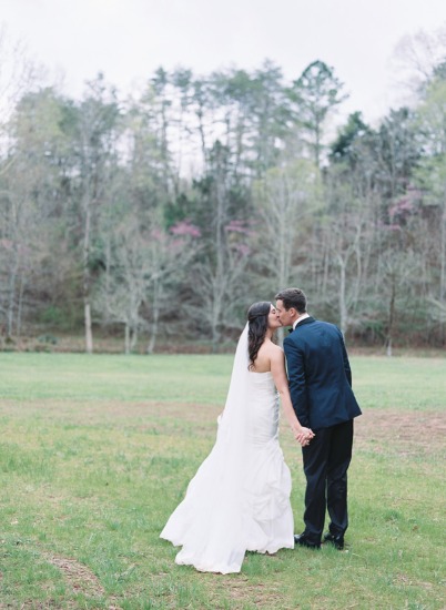 cloudy-but-cute-rustic-wedding