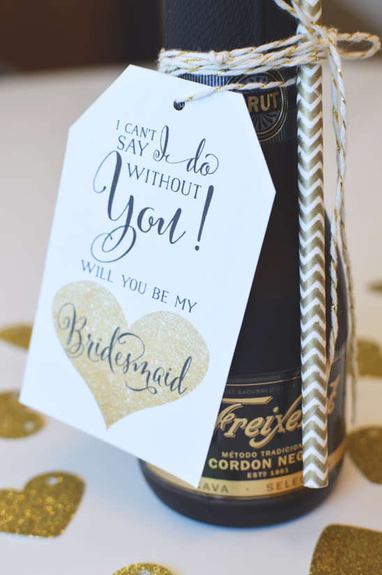 Friexenet bridesmaid gift @weddingchicks #alllovesparkles #freixenetusa #blackbottlebubbly