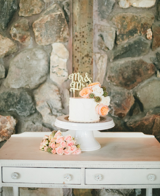 simple flower topped wedding cake @weddingchicks