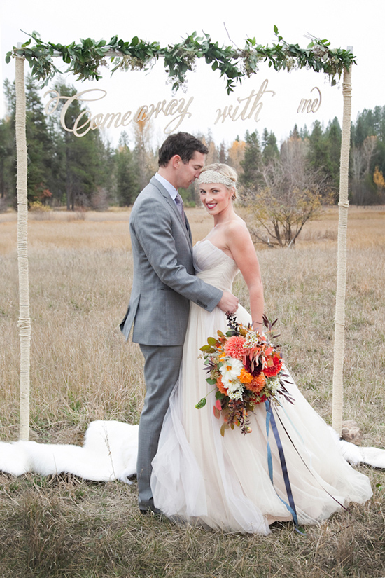 wedding ceremony backdrop @weddingchicks