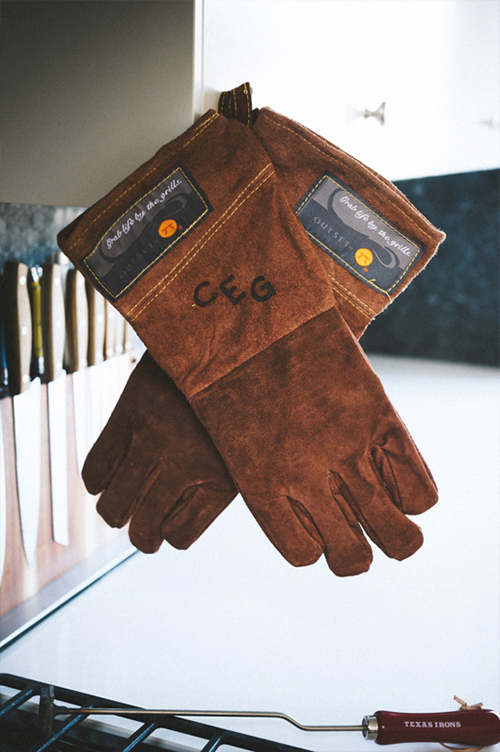 groomsman gift idea: custom bbq gloves for the cook @weddingchicks