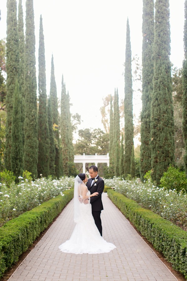glamorous-peach-rose-wedding