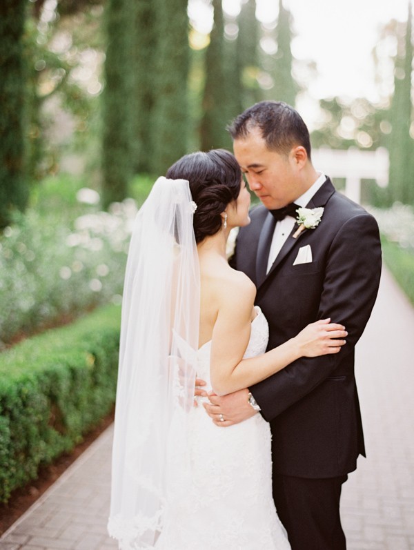 glamorous-peach-rose-wedding