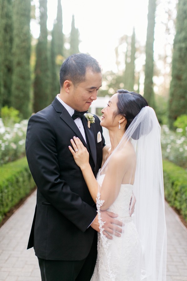glamorous-peach-rose-wedding