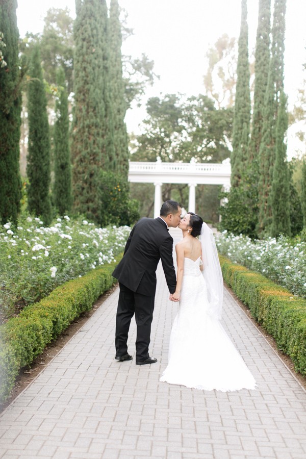 glamorous-peach-rose-wedding