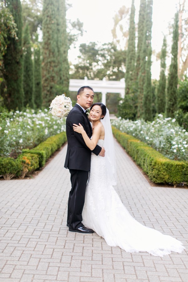 glamorous-peach-rose-wedding