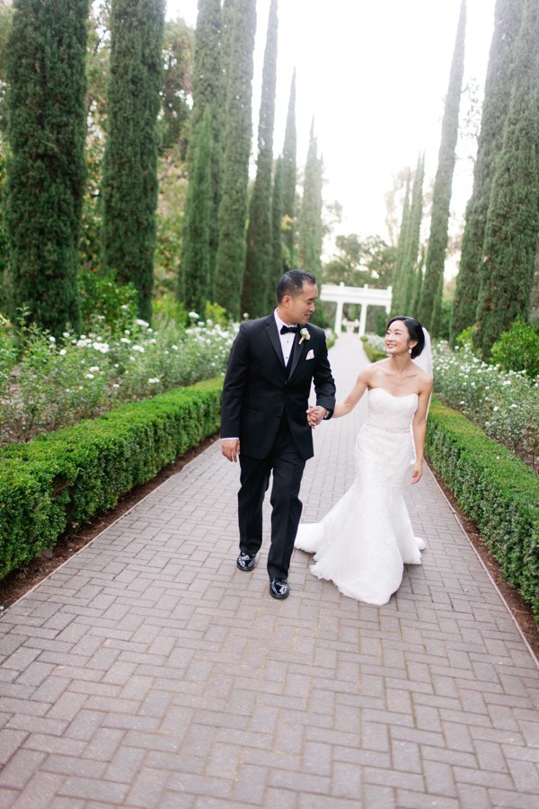 glamorous-peach-rose-wedding