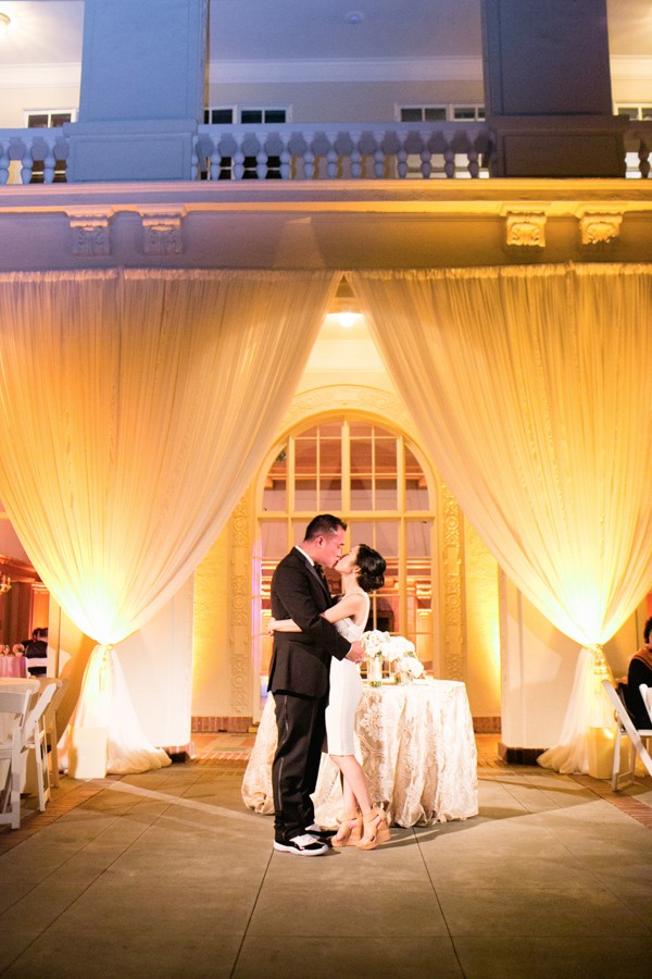 glamorous-peach-rose-wedding