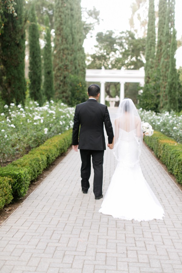 glamorous-peach-rose-wedding