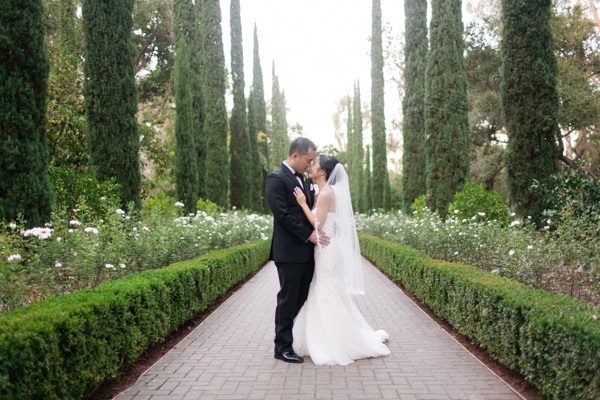 glamorous-peach-rose-wedding