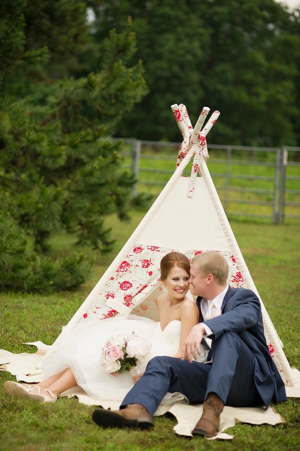 glitter-and-glam-barn-wedding