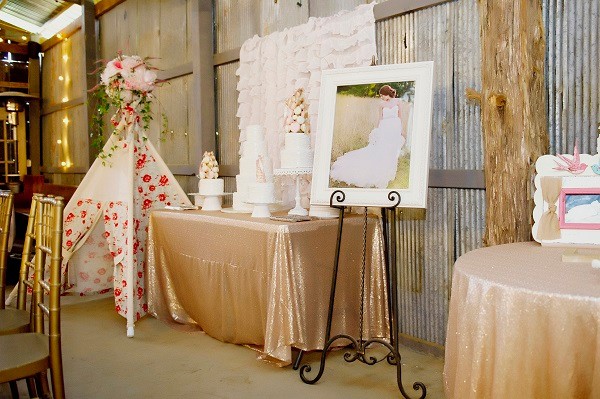 glitter-and-glam-barn-wedding