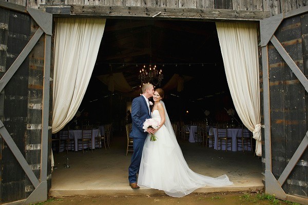 glitter-and-glam-barn-wedding