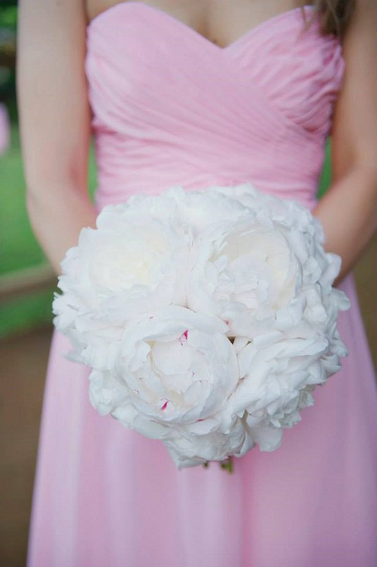 Pink bridesmaid dress with white wedding boquuet @weddingchicks