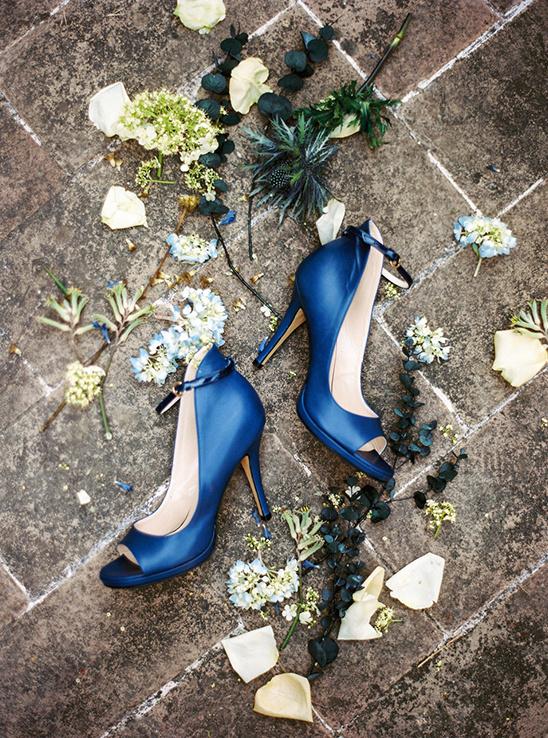 navy blue shoes @weddingchicks
