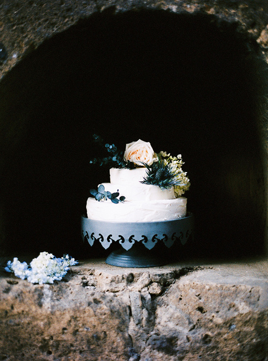 3 tier wedding cake with rose @weddingchicks