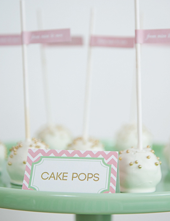 cute white cake pops @weddingchicks