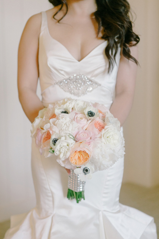 white and peach bouquet by Poppys Petalworks @weddingchicks