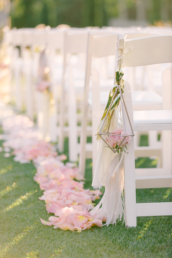 flower petal and tassel aisle decor @weddingchicks