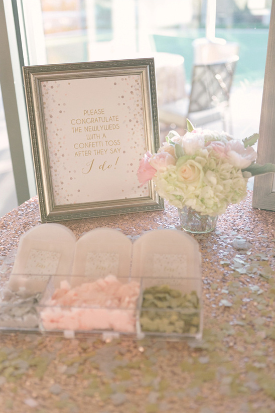wedding confetti station @weddingchicks