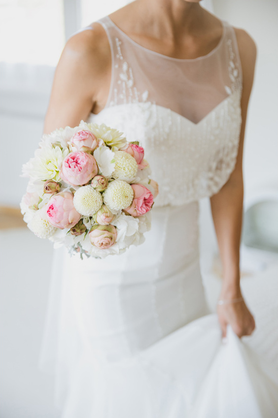 pink and white bridal bouquet @weddingchicks