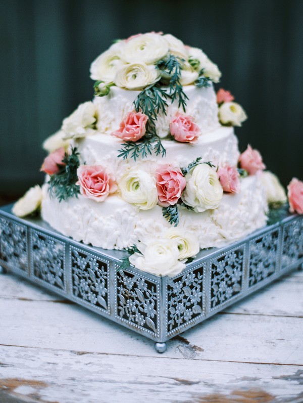 naturalistic-puppy-love-wedding