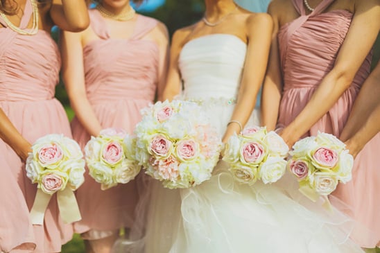 pink and white wedding bouquets @weddingchicks