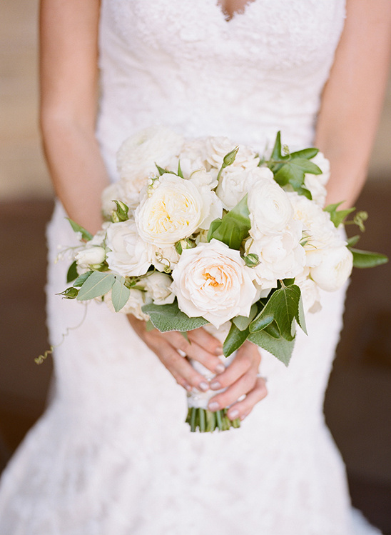 soft white wedding bouquet @weddingchicks