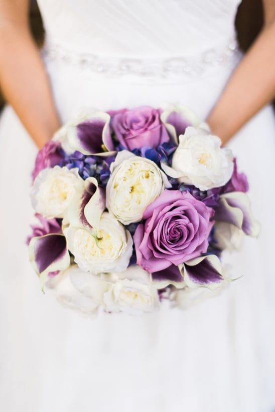 purple and white rose bouquet @weddingchicks