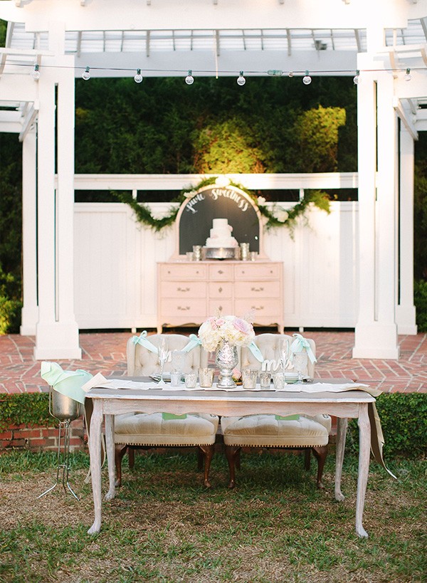 romantic-vintage-themed-wedding