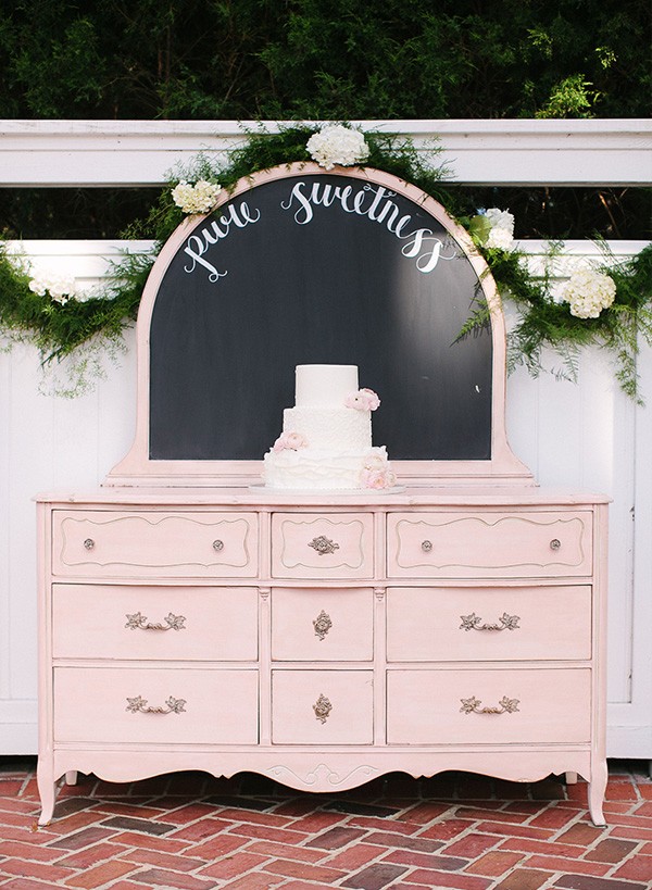 romantic-vintage-themed-wedding