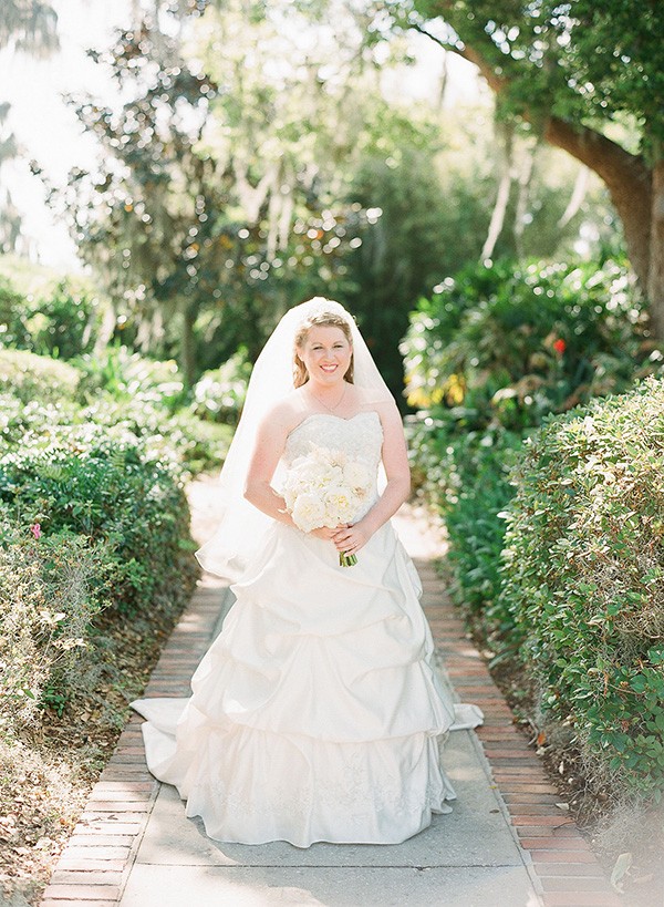 romantic-vintage-themed-wedding