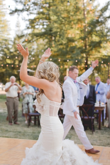 ruffles-and-roses-wedding