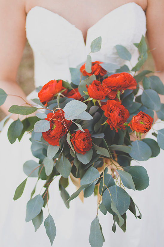 red wedding bouquet @weddingchicks