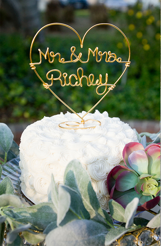 personalized cake topper @weddingchicks