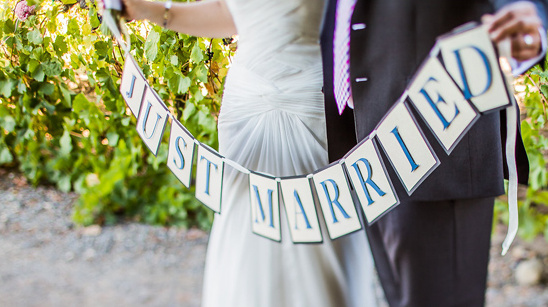 just married wedding sign @weddingchicks
