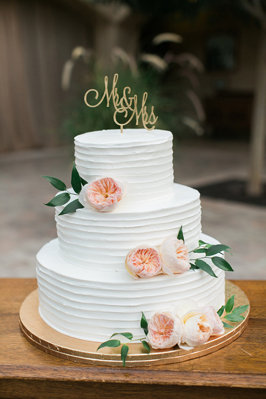gold cake topped @weddingchicks