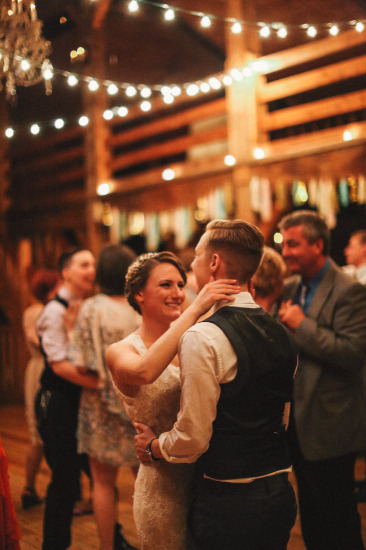 warm-new-england-wedding