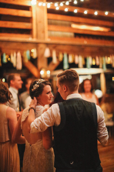 warm-new-england-wedding