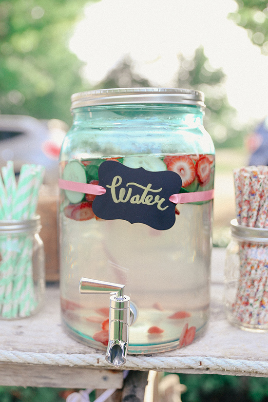 Beverage table ideas : Strawberry Water