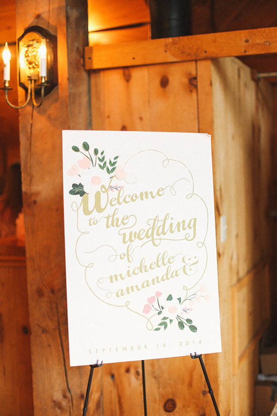 beautiful lettered wedding sign @weddingchicks
