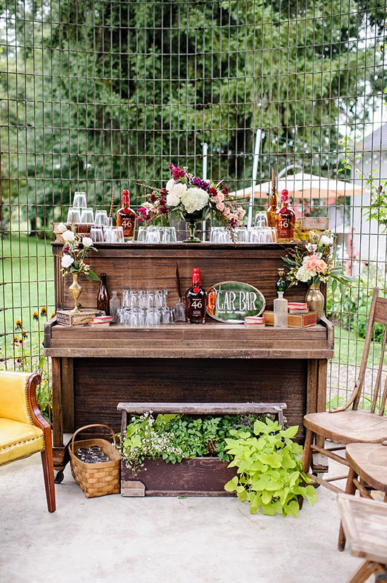 cute and classy cigar table for the groom and his men @weddingchicks